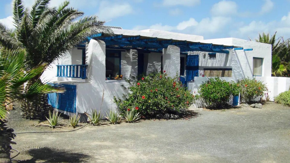 Teguise House | House Azul - Quiet, Exclusive, Beach 50 m away, Wi-Fi
