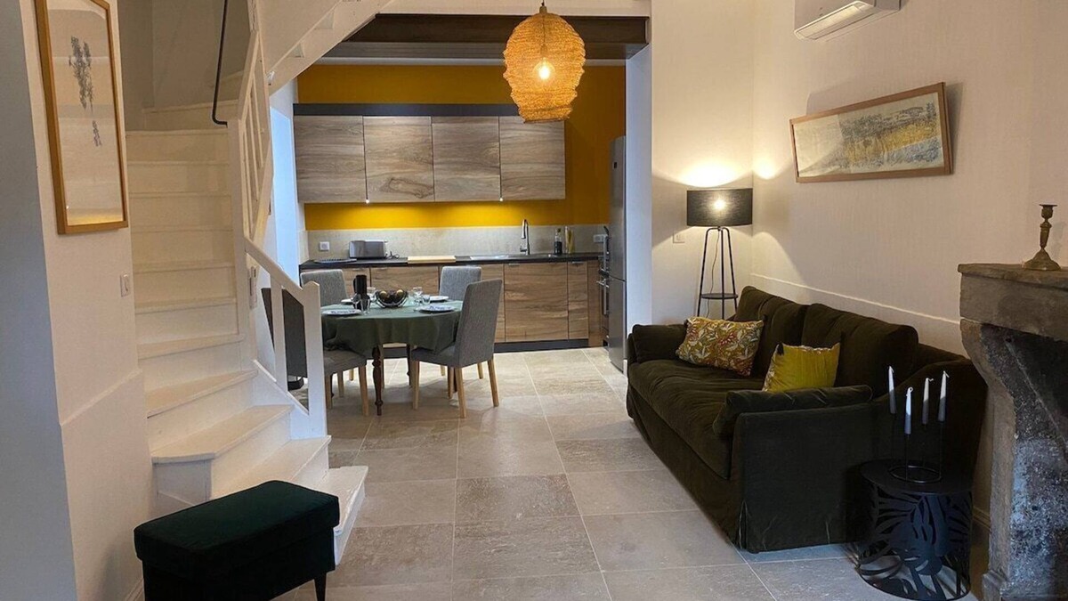 Noyers-sur-Serein House | House-Balcony-Private Bathroom