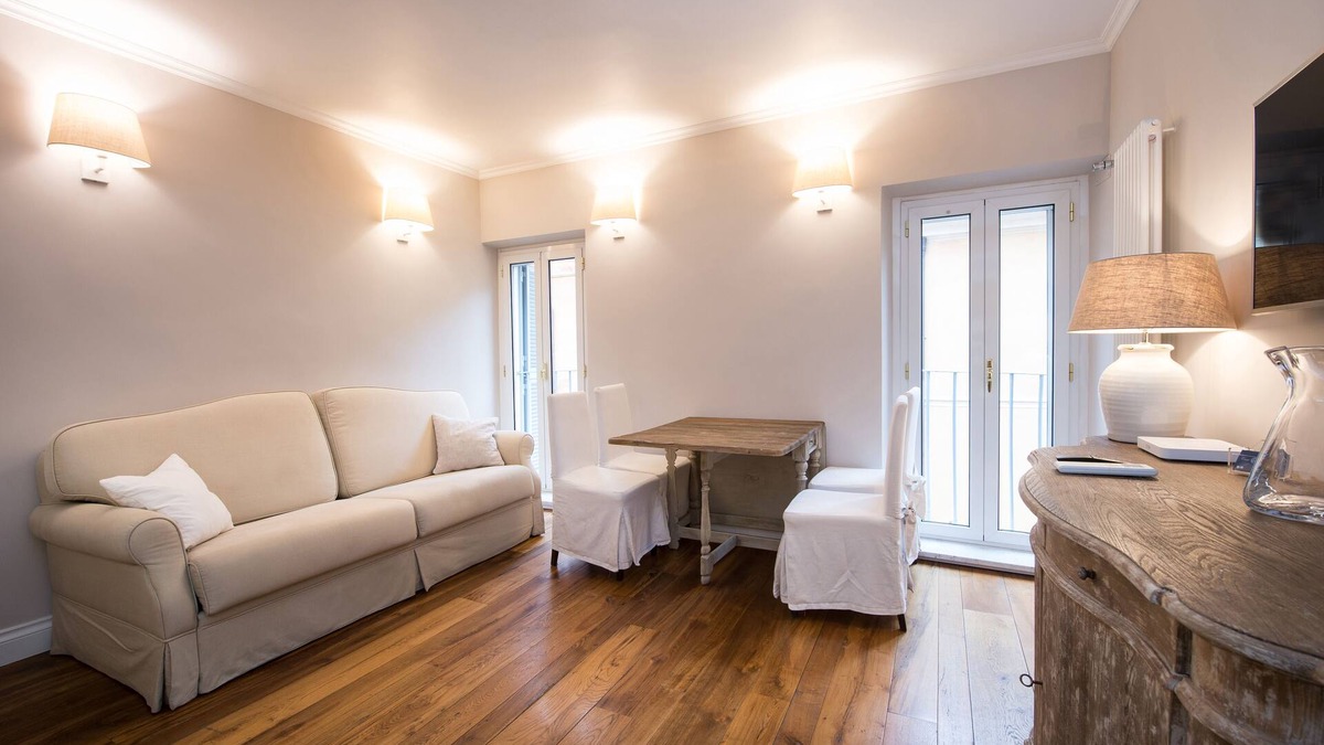 Rione IV Campo Marzio Apartment | House Belsiana light dwells in the heart of Rome
