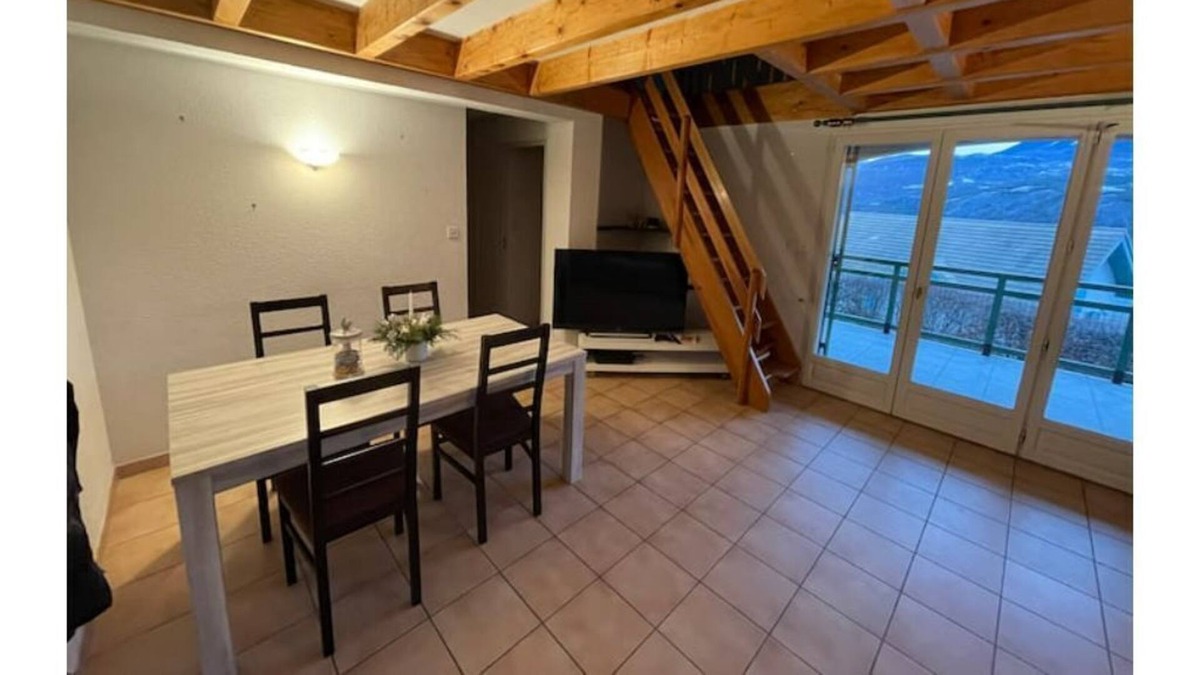 Le Sauze-du-Lac Apartment | House between lake and mountain