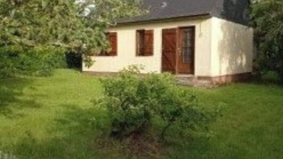 Pleguien House | House between land and sea