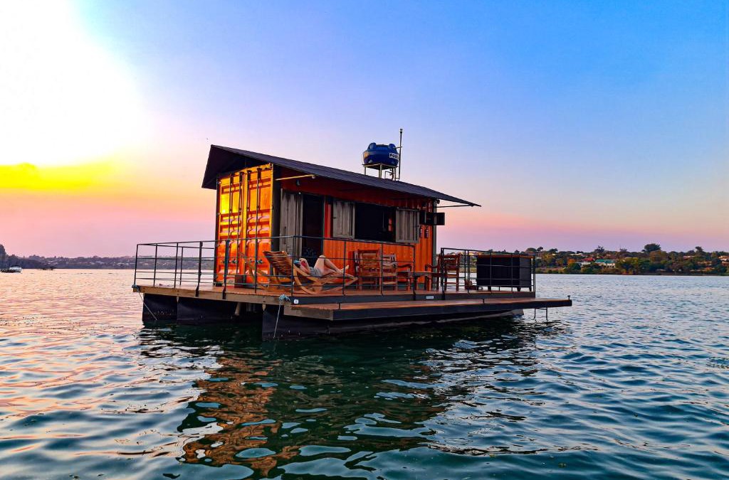 Brasilia House | House Boat "Faroeste Caboclo"