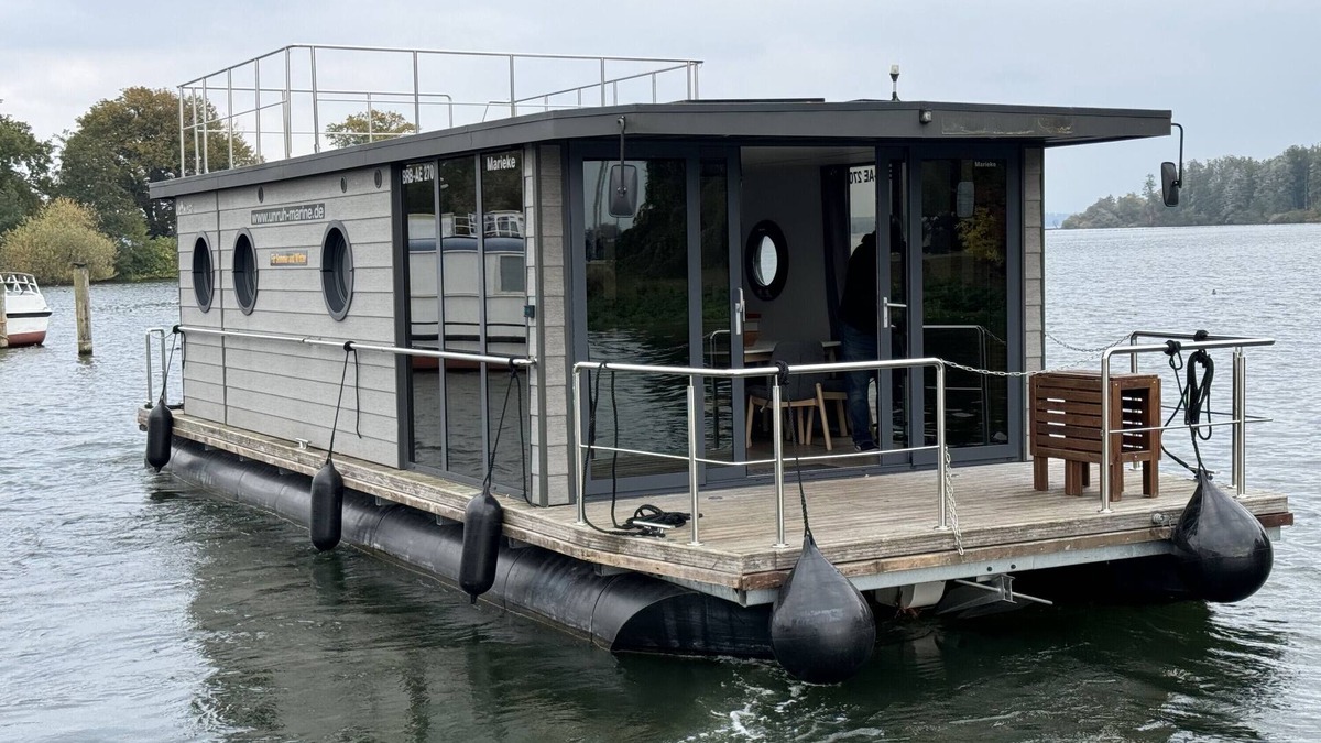 Schwerin Boat Rental | House Boat 'Hausboot Marieke Führerscheinfrei' with Lake View, Private Terrace and Wi-Fi