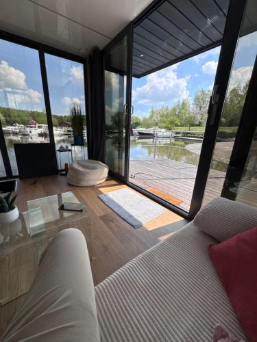 Deulemont Boat Rental | House Boat logement insolite