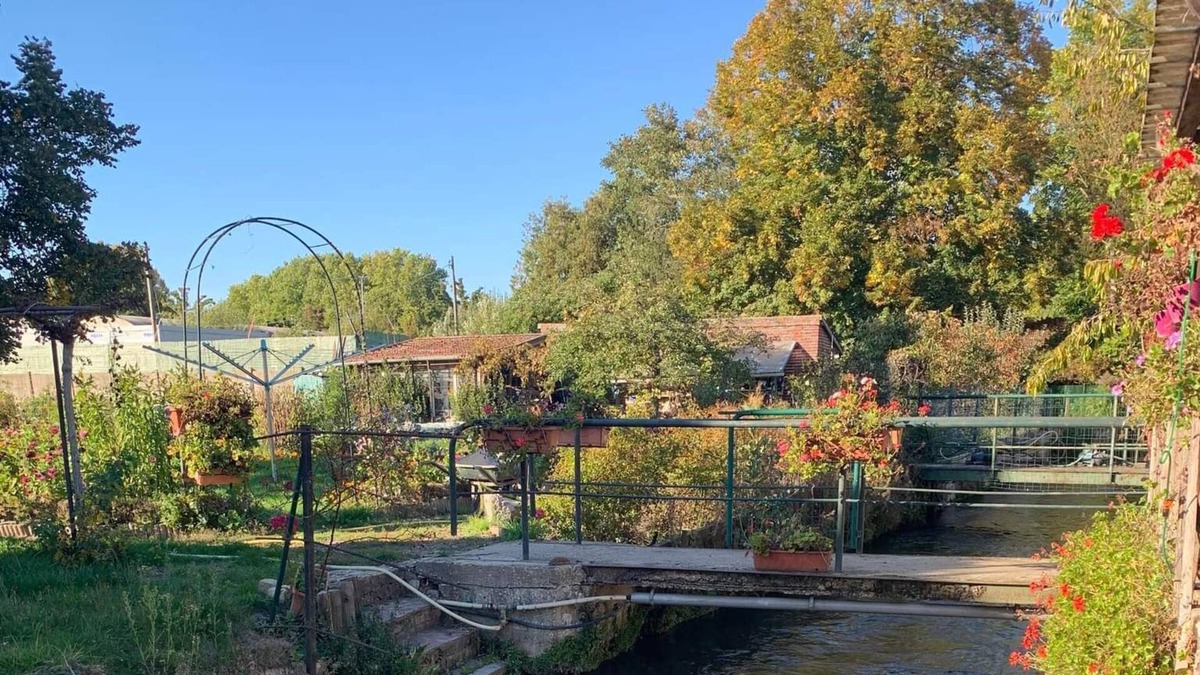 Beauvais House | House by the river!