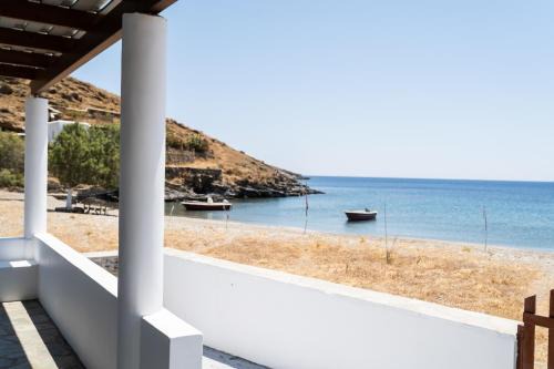 Kithnos House | House by the sea