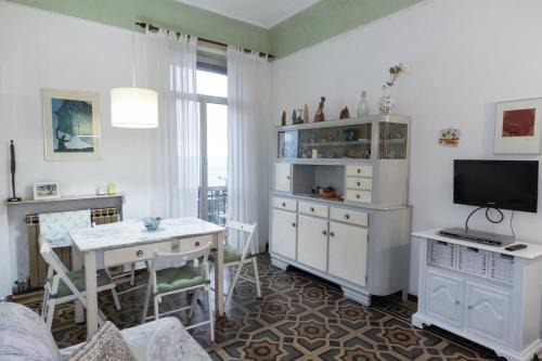 Albissola Marina Apartment | House By The Sea