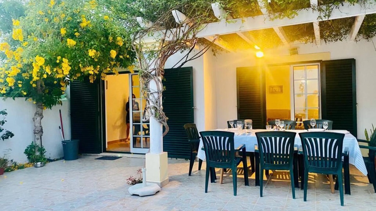 Manta Rota House | House by the sea