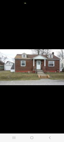 Aliquippa House | House can sleep 8 or more people