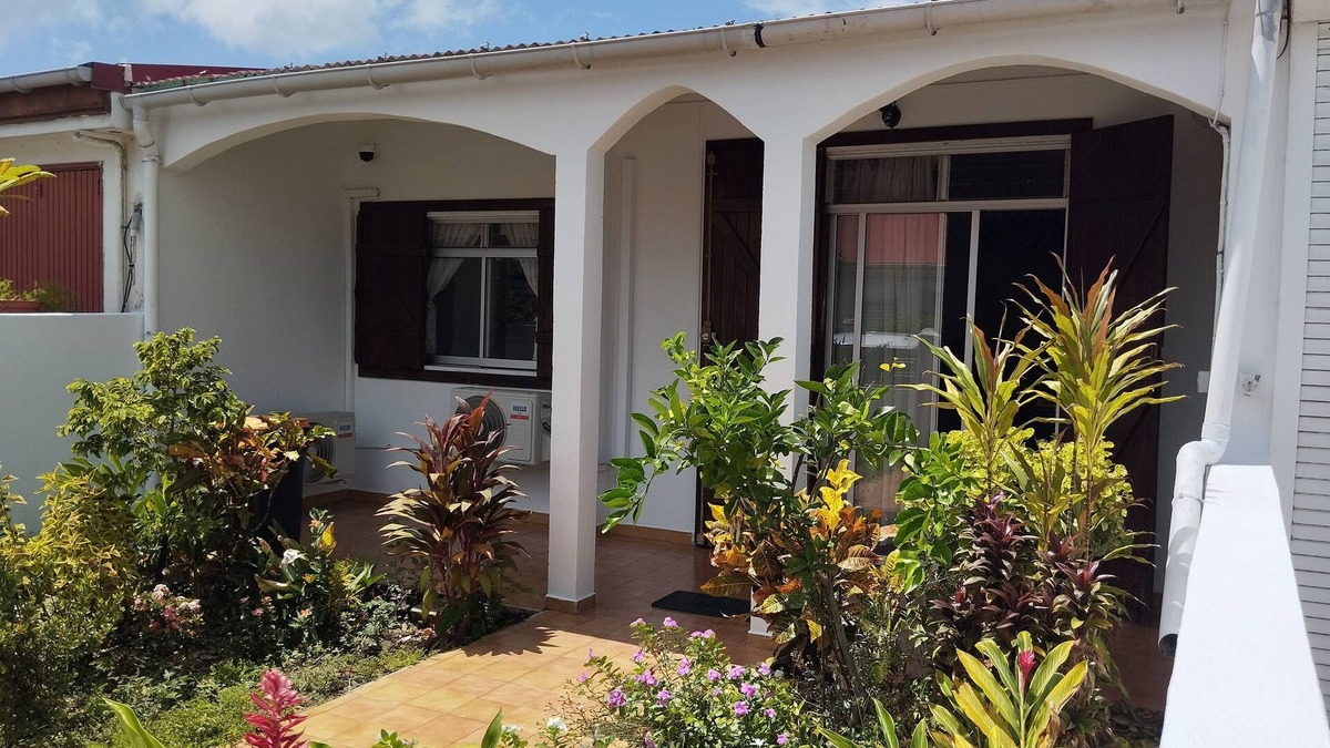 Les Abymes House | House Casa Créole spa, central location