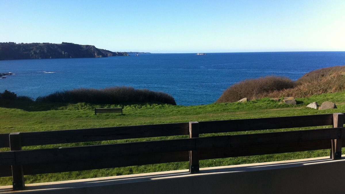 Treveneuc House | House clad in wood: 180 ° sea view
