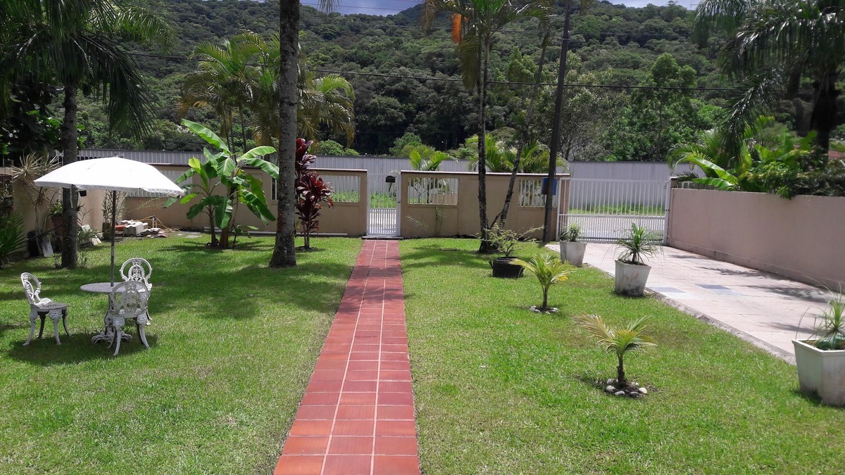 Guaratuba House | House Close to the Beach with Large Pool and leisure area.