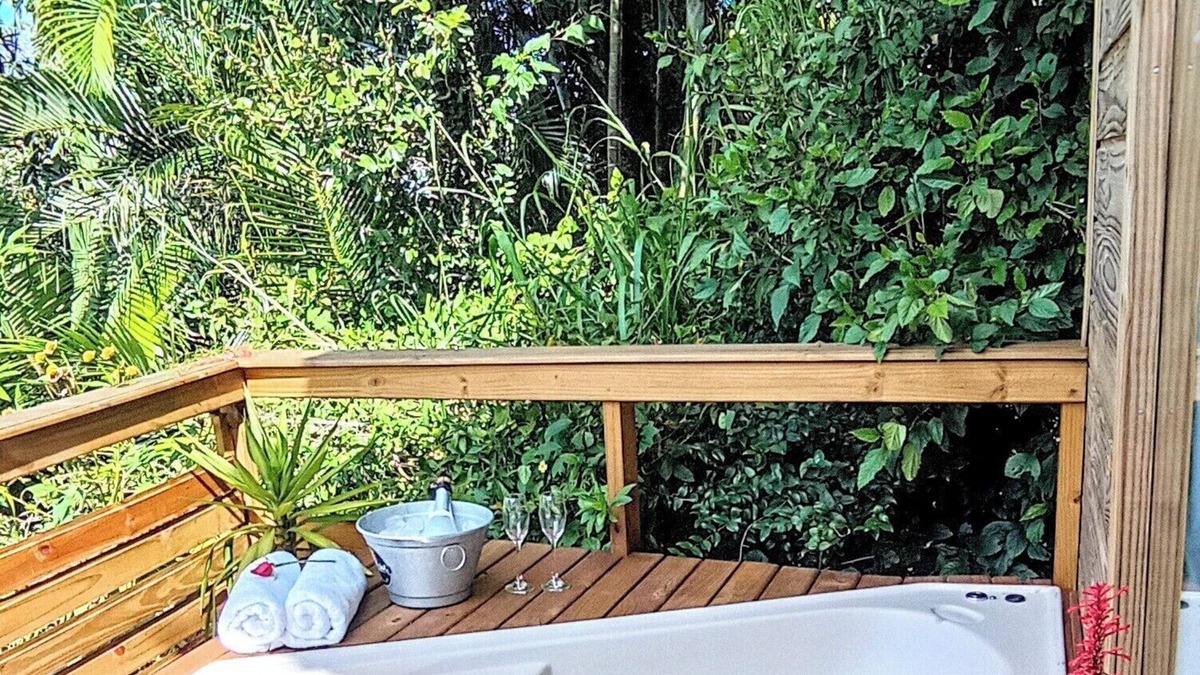 Pedrita Ski Chalet | House+cottages in Floripa with sea view and hot tub/unique view