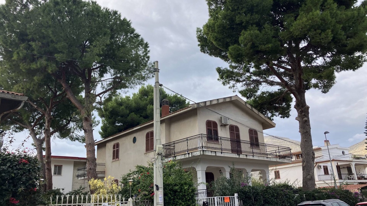 Partanna Villa | House crilulu al mar Bright and breezy large villa 10 minutes from the beach