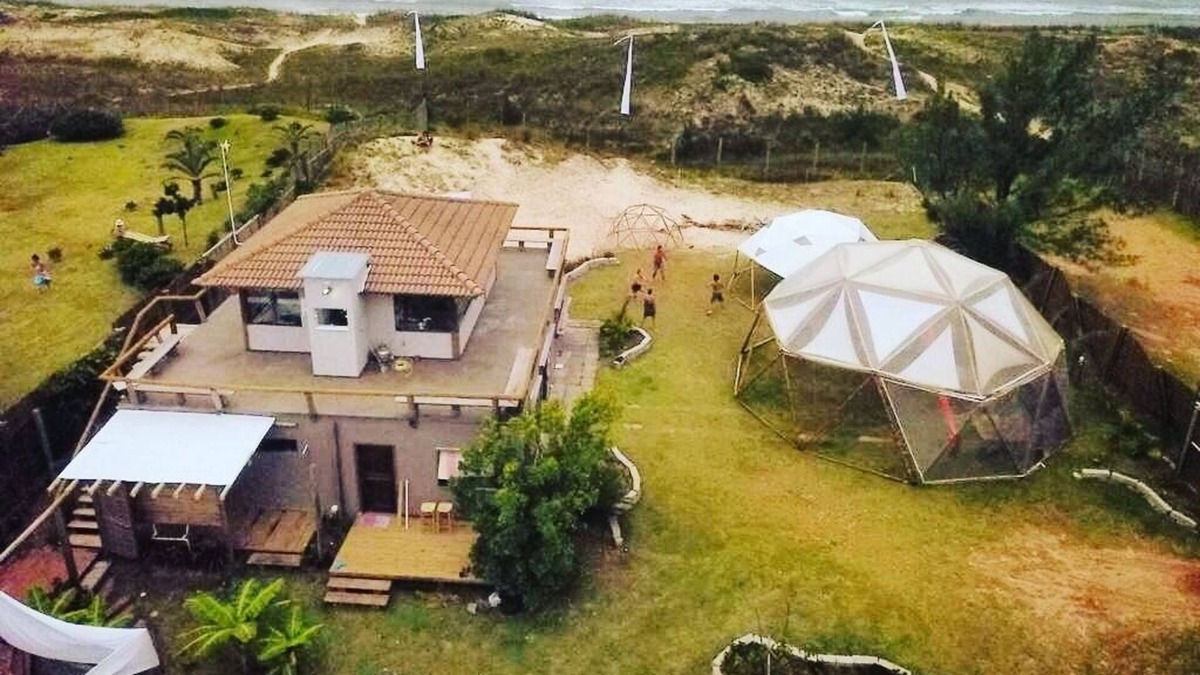 Barra de Ibiraquera House | House foot in the sand in Barra da Ibiraquera.