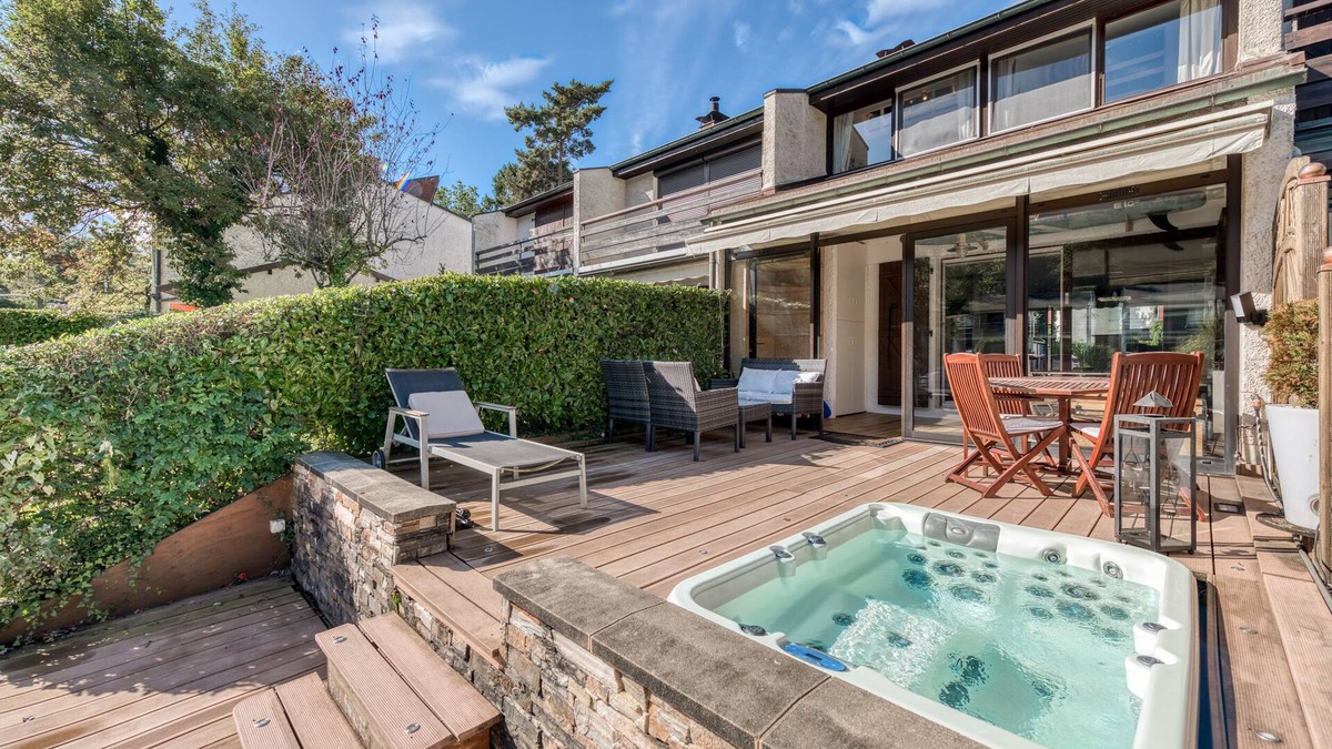 Thonon-les-Bains House | House feet in the water