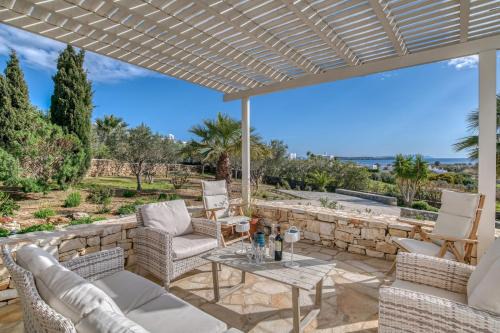 Drios House | House Feinikas - Quiet area with Beach access