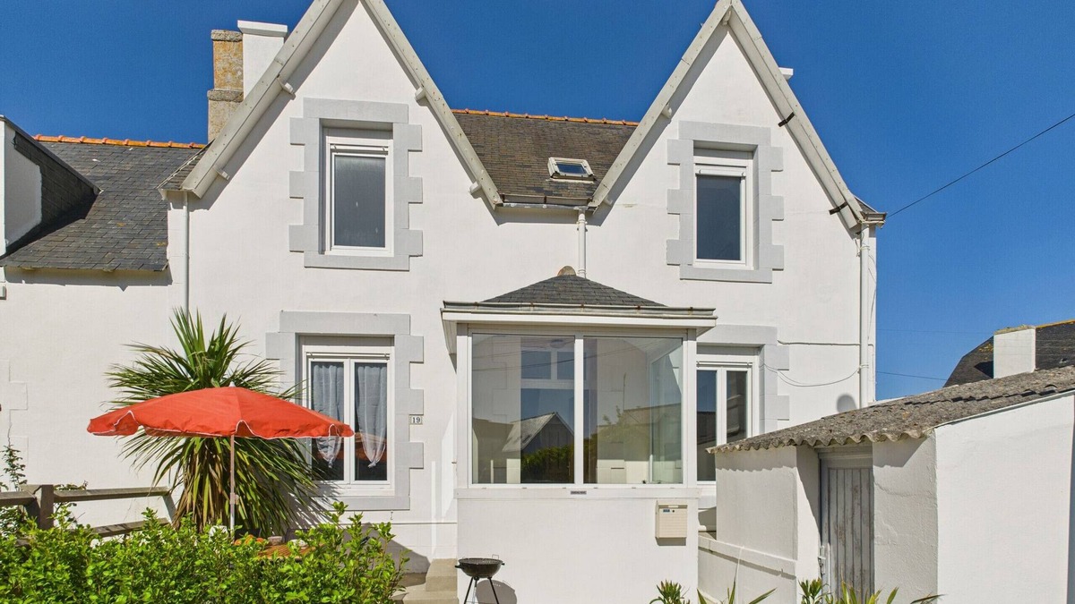 Treffiagat Ski Chalet | House for 6, 200m from the port and the beach