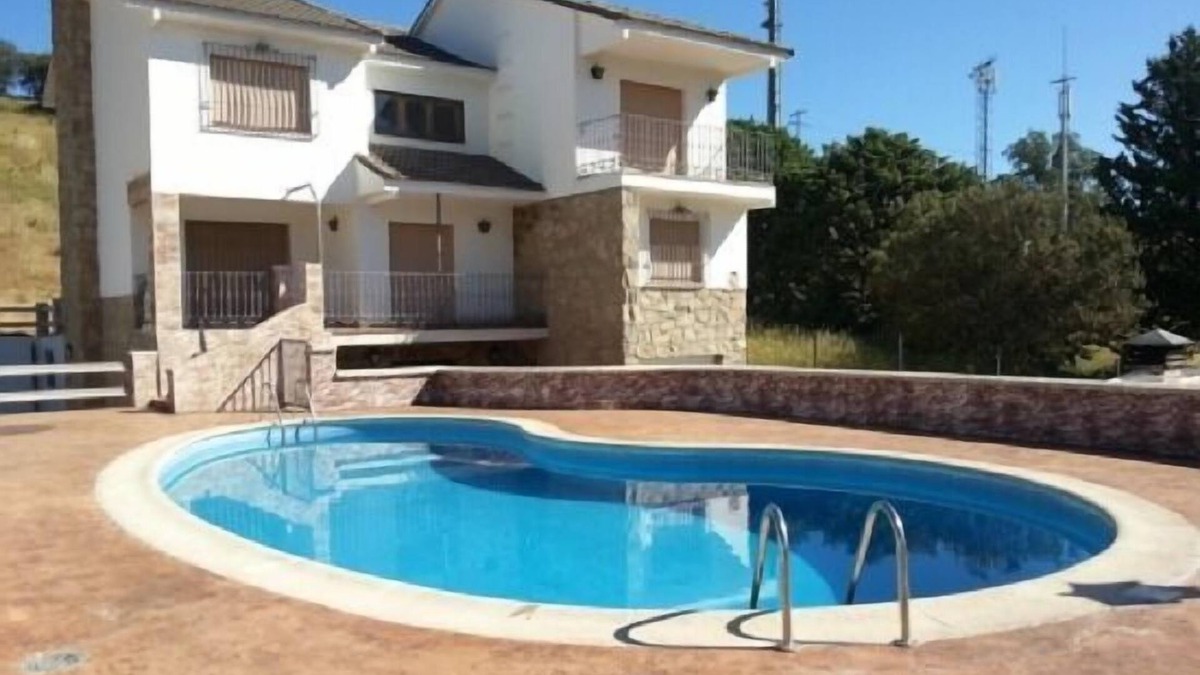 Navaluenga House | House for large and small groups with private pool Total exclusivity