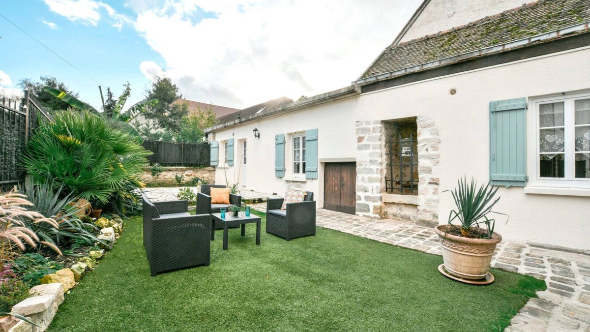 Barbizon House | House