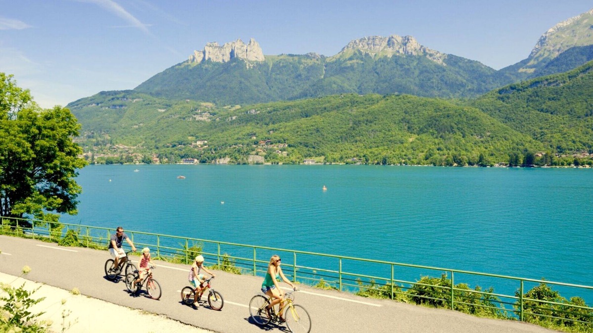 Chaparon Villa | House full of character with private heated pool, park, Annecy lake view