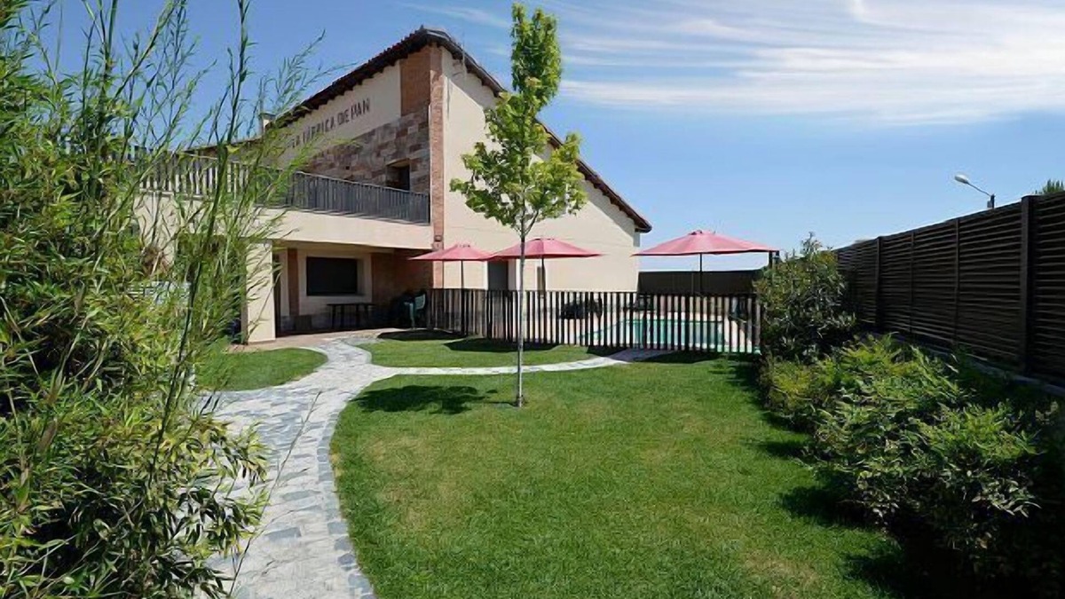 Coca Cottage | House (full rental) La Fábrica de Pan for 42 people