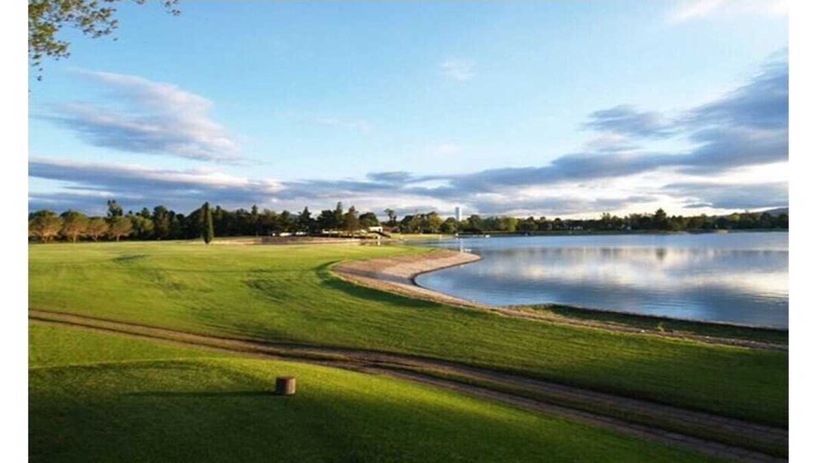 San Juan del Rio House | HOUSE GOLF LAKE, CLUB CAMPESTRE SAN GIL QUERETARO, 4 BEDROOMS 4 BATHROOMS, 9 CARS.