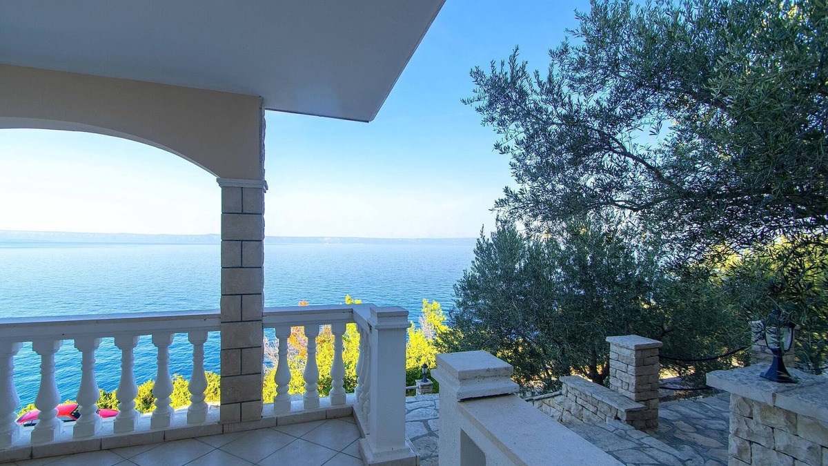 Prigradica House | House Green Side Sunset- Four Bedroom House with Pool and Sea View