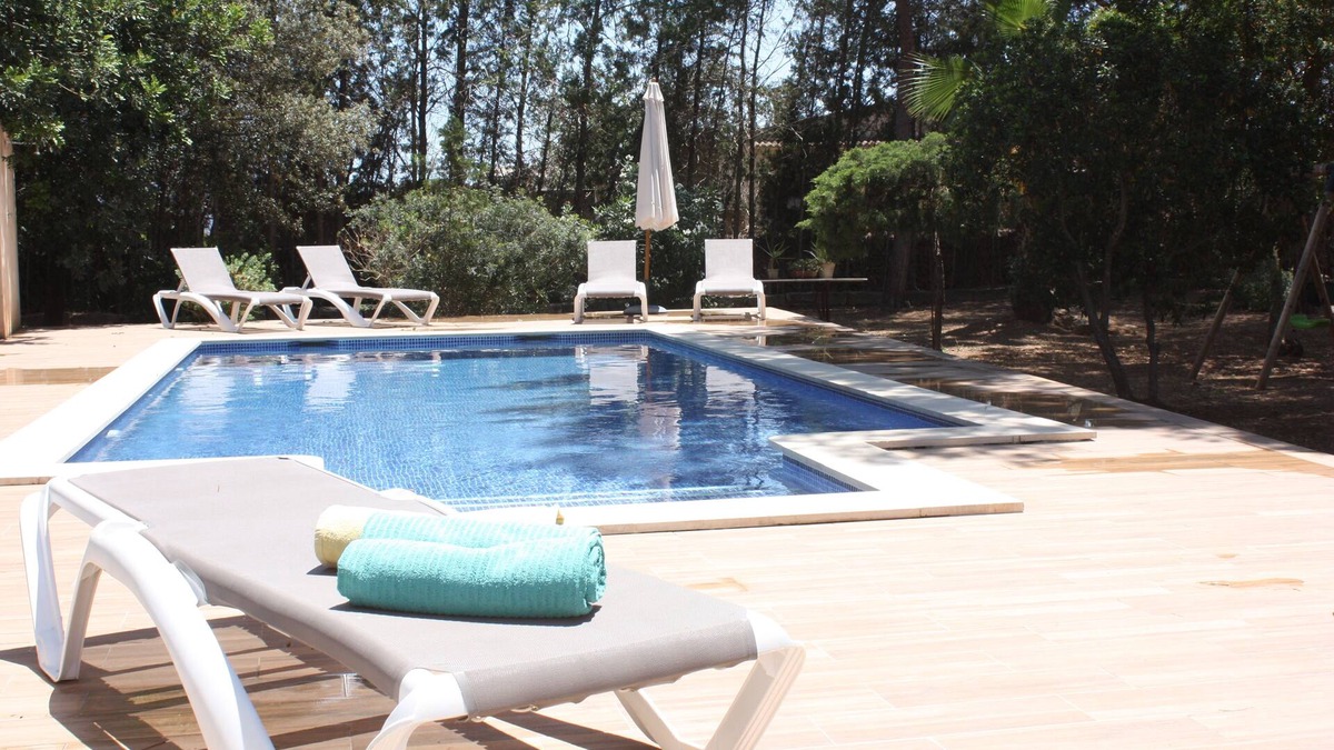 Santa Margalida Cottage | House ideal for families with children, large garden with pool and playground