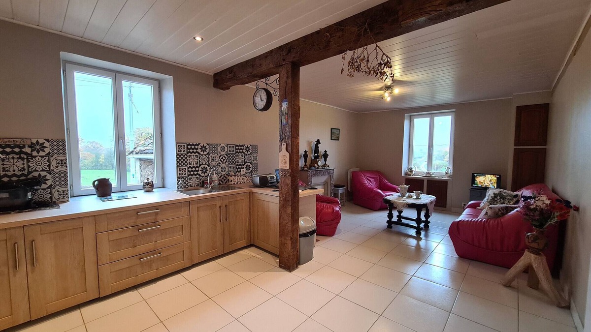 Orsennes Cottage | House in Berry with enclosed garden near Lake Eguzon