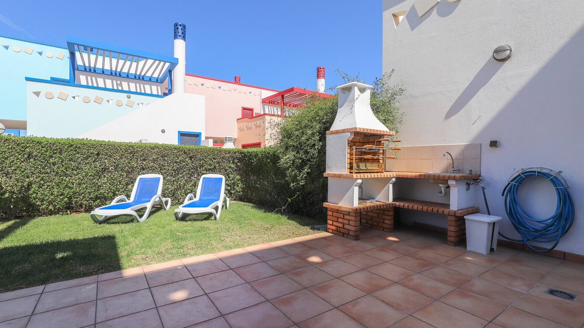 Manta Rota Condo | House in condominium with swimming pool 650m from the beach by AlgarveManta (51V3)