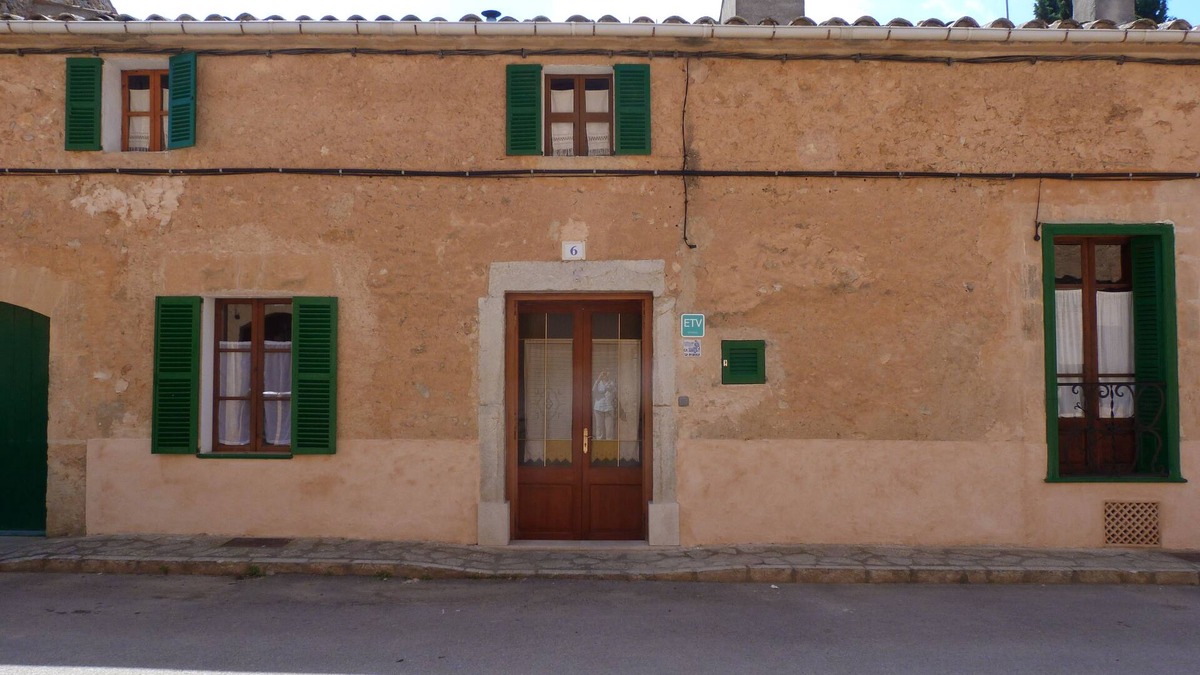 Biniali House | House in Biniali; Village in the Heart of Mallorca. With wiffi and TV/Satellite.