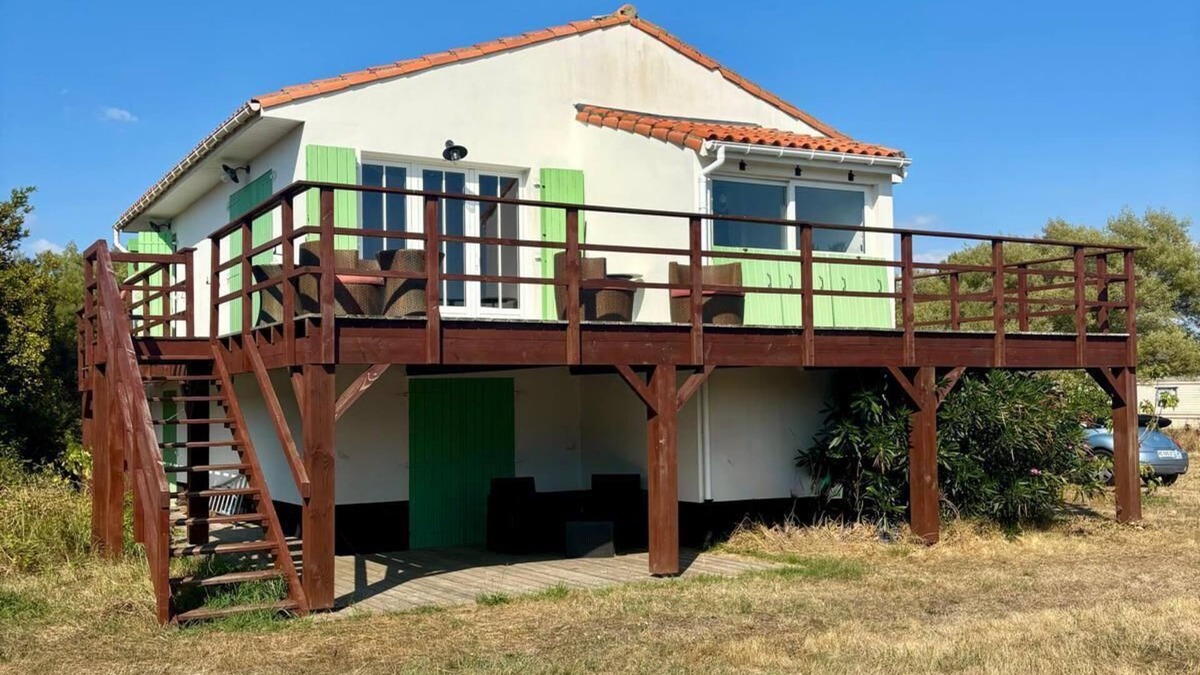Bourcefranc-le-Chapus House | House in the heart of the oyster farm