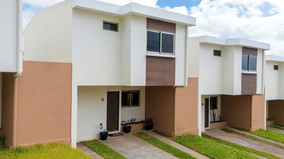 Zaragoza House | House in la libertad, a few minutes from surf city and shopping malls
