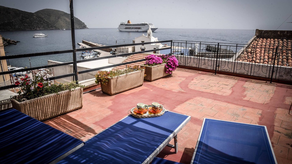 Lipari Historic Centre House | House in Lipari center with sea view