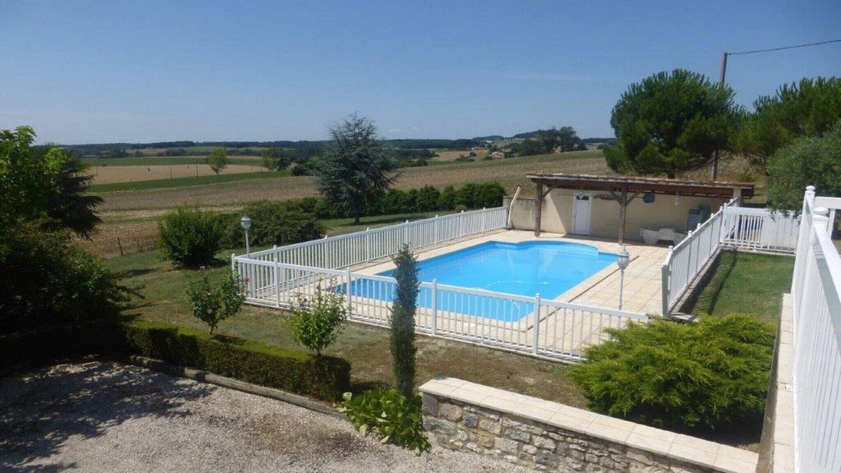 Montcabrier House | House in Monségur with Panoramic Views