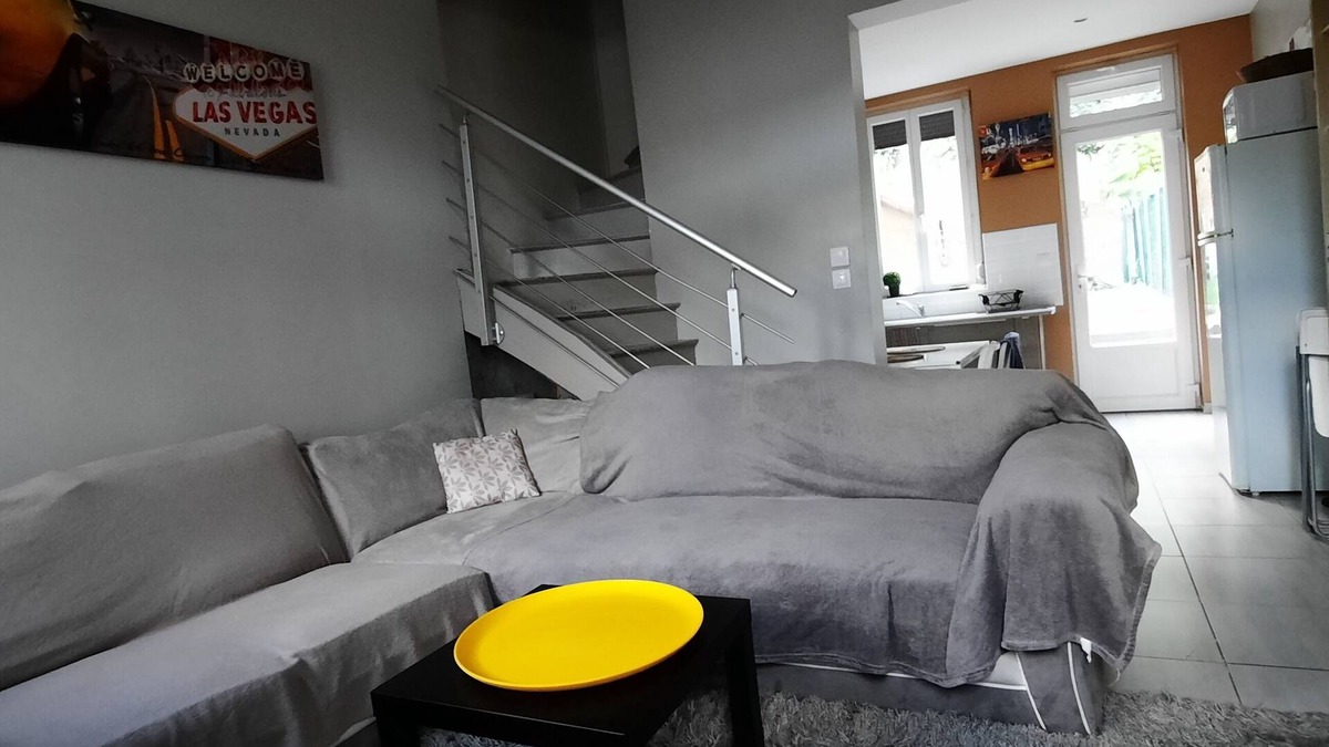 Coteaux Ouest House | House in rouen near dock76 and quai de seine rive droite
