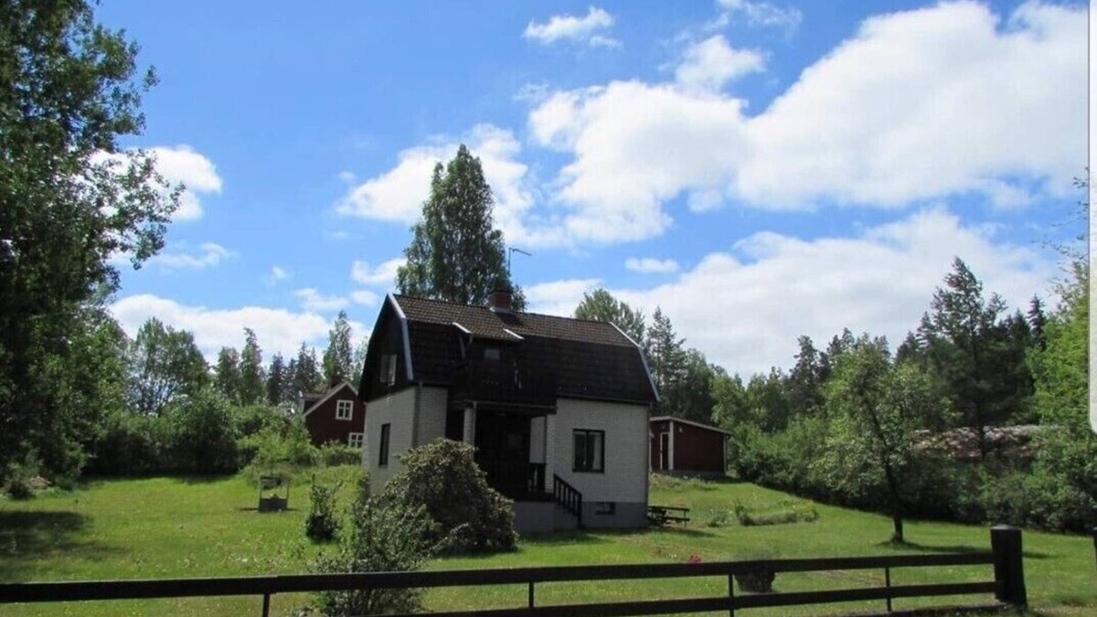 Froseke House | House in Småland, ideal for children and dog owners with hiking trail at the house