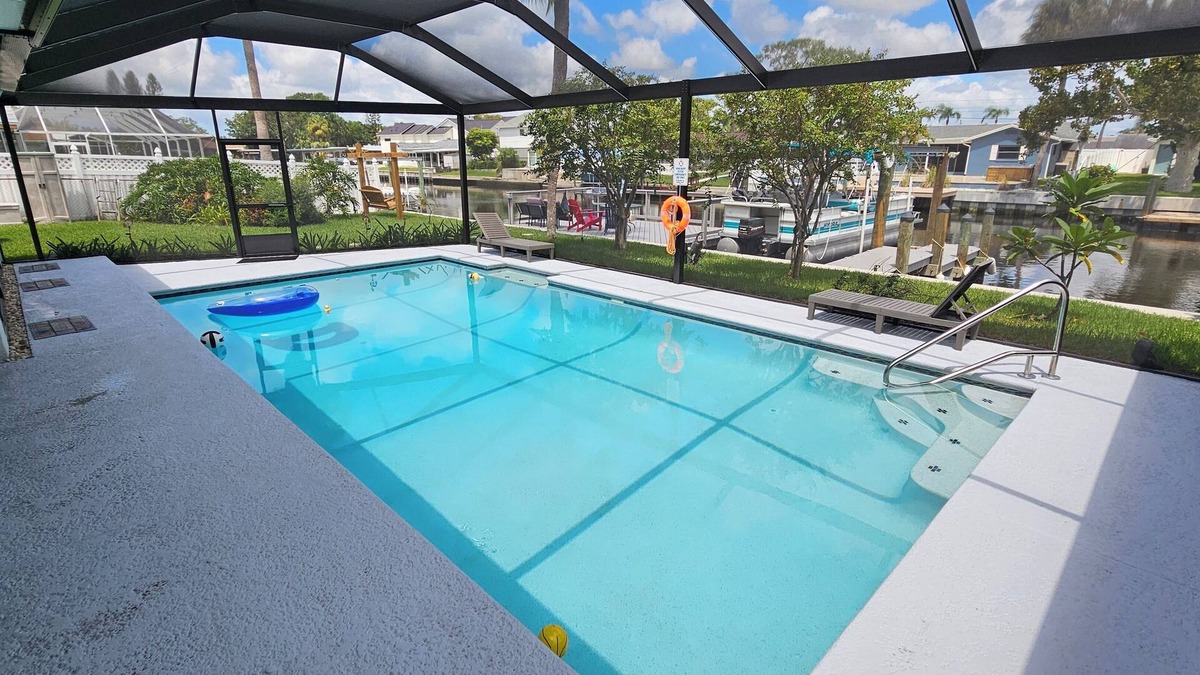 Bay Crest Park House | House in Tampa fl , 3-bedroom , 2 bathroom , pool