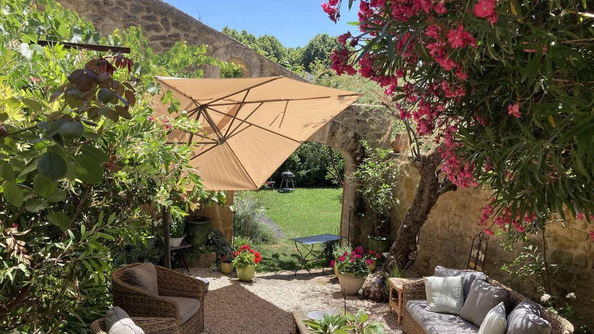 Grans House | House in the beautiful village of Grans 30 minutes from Les Baux de Provence