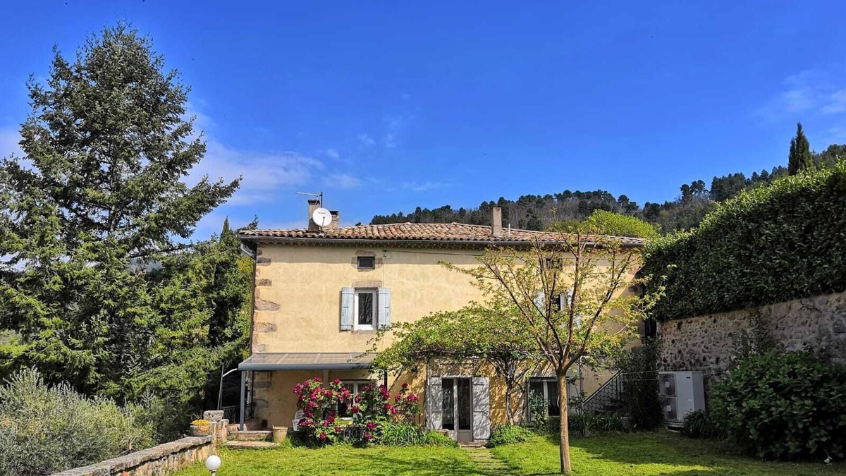 Rocher House | House in the countryside in a beautiful setting