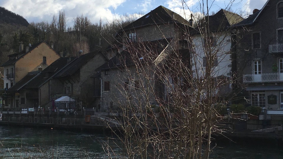 Chanaz House | HOUSE IN THE HEART OF THE LITTLE SAVOYARD VENICE, CHANAZ