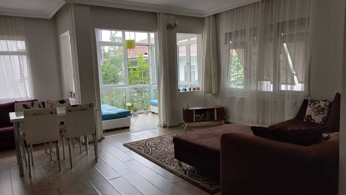 Bayramoglu Mahallesi Apartment | House is with a terrace and a fireplace -just 5 minutes away from the sea