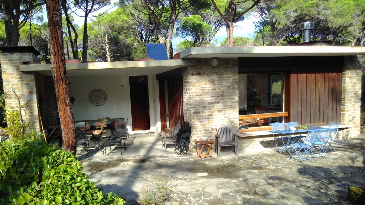 Roccamare House | House by the sea in a light pine forest