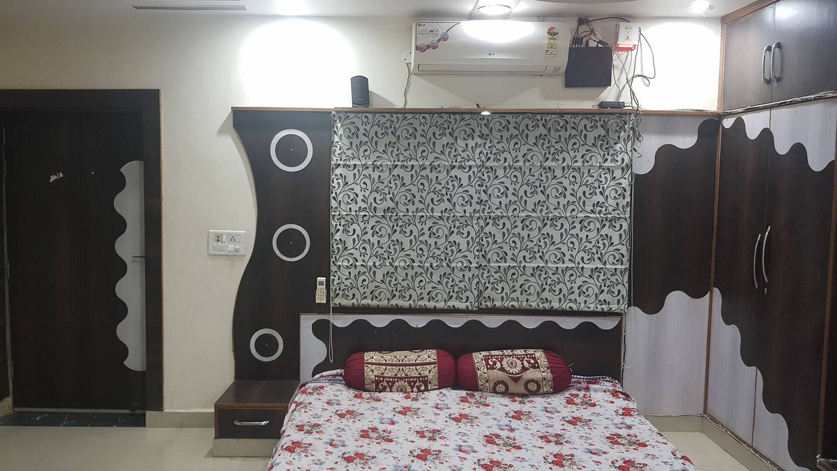 Agra House | House located near the Tomb Of Akbar Sikandra, a perfect tourist attraction.