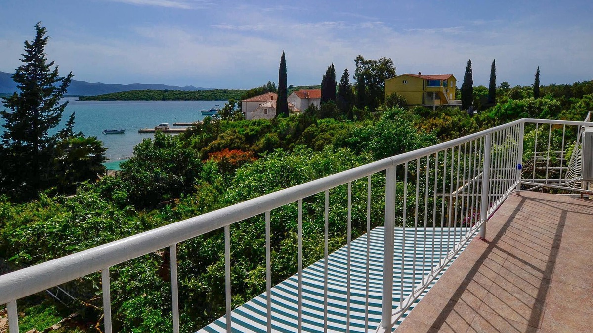 Loviste House | House Lovište (32934-K1) - Loviste