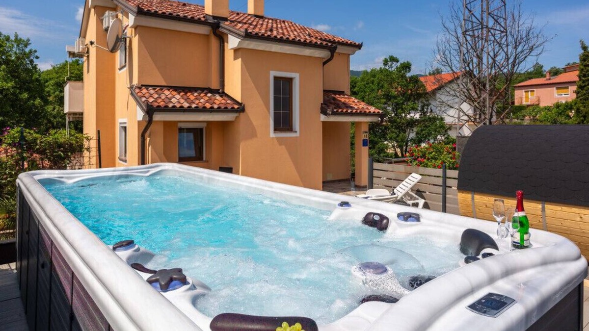 Sarsoni Villa | House Luka by Villas Guide