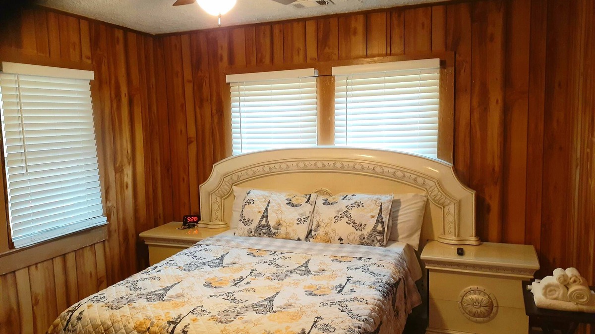 Union City House | House ~ Near Airport “ATL”. Weekly & Monthly Discounts! Free WiFi & Parking!