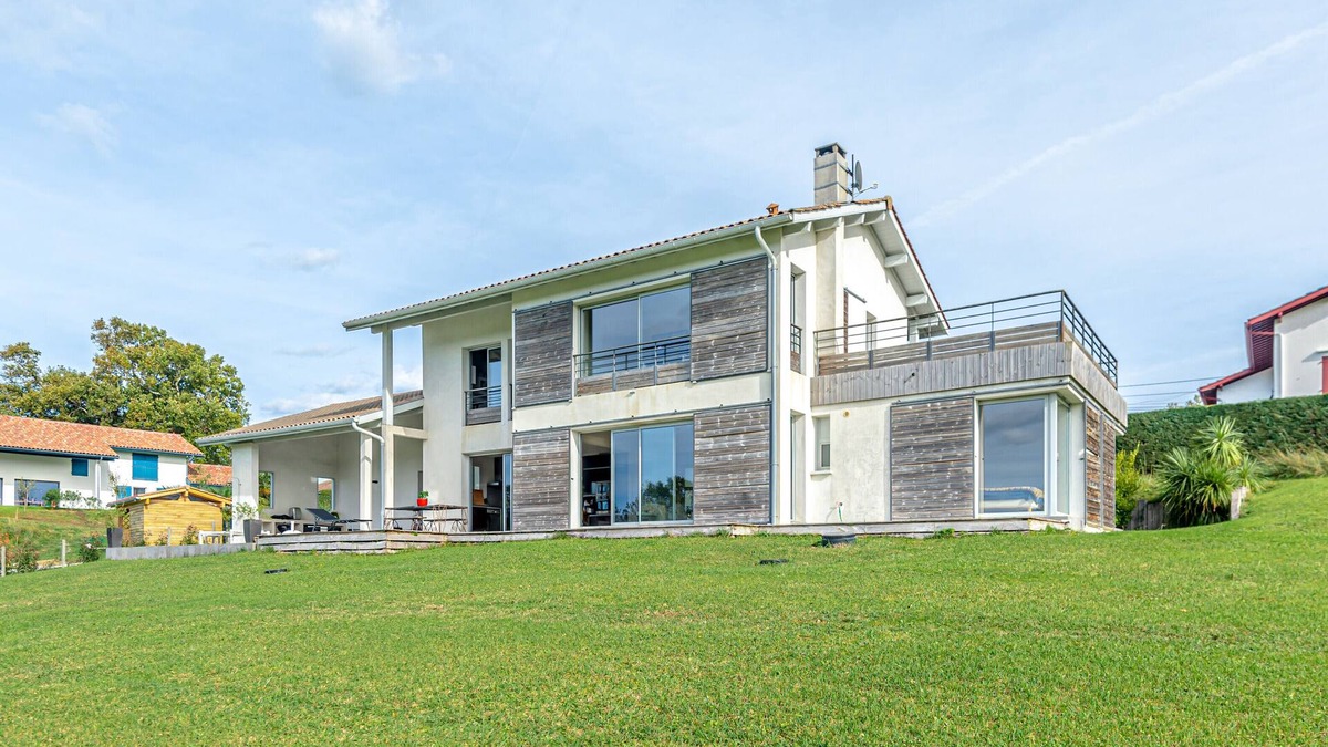 Arcangues House | House near Biarritz. Arcangues golf course 2.5km away.