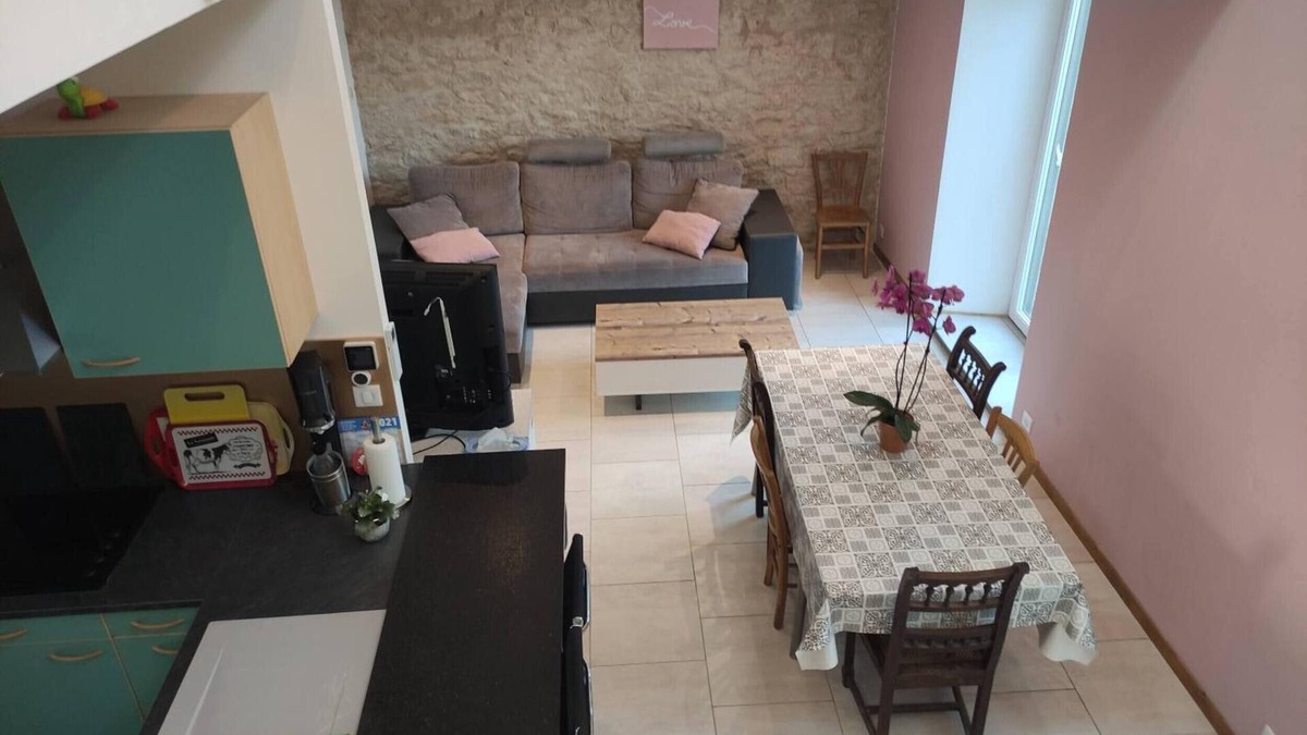 Neufchateau Apartment | House near the train station with outdoor space